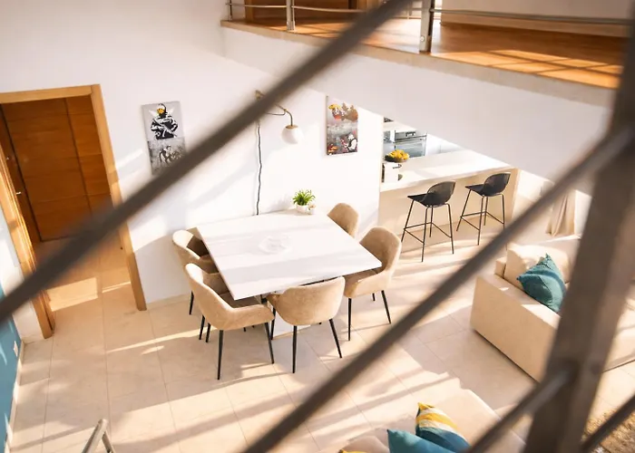 Sea View Duplex T3 Near Monaco & Parking بيت للعطل